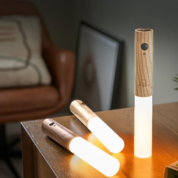 Kabellose Wandlampe | Warmes Licht mit Holzdesign & Sensorfunktion Zorenza