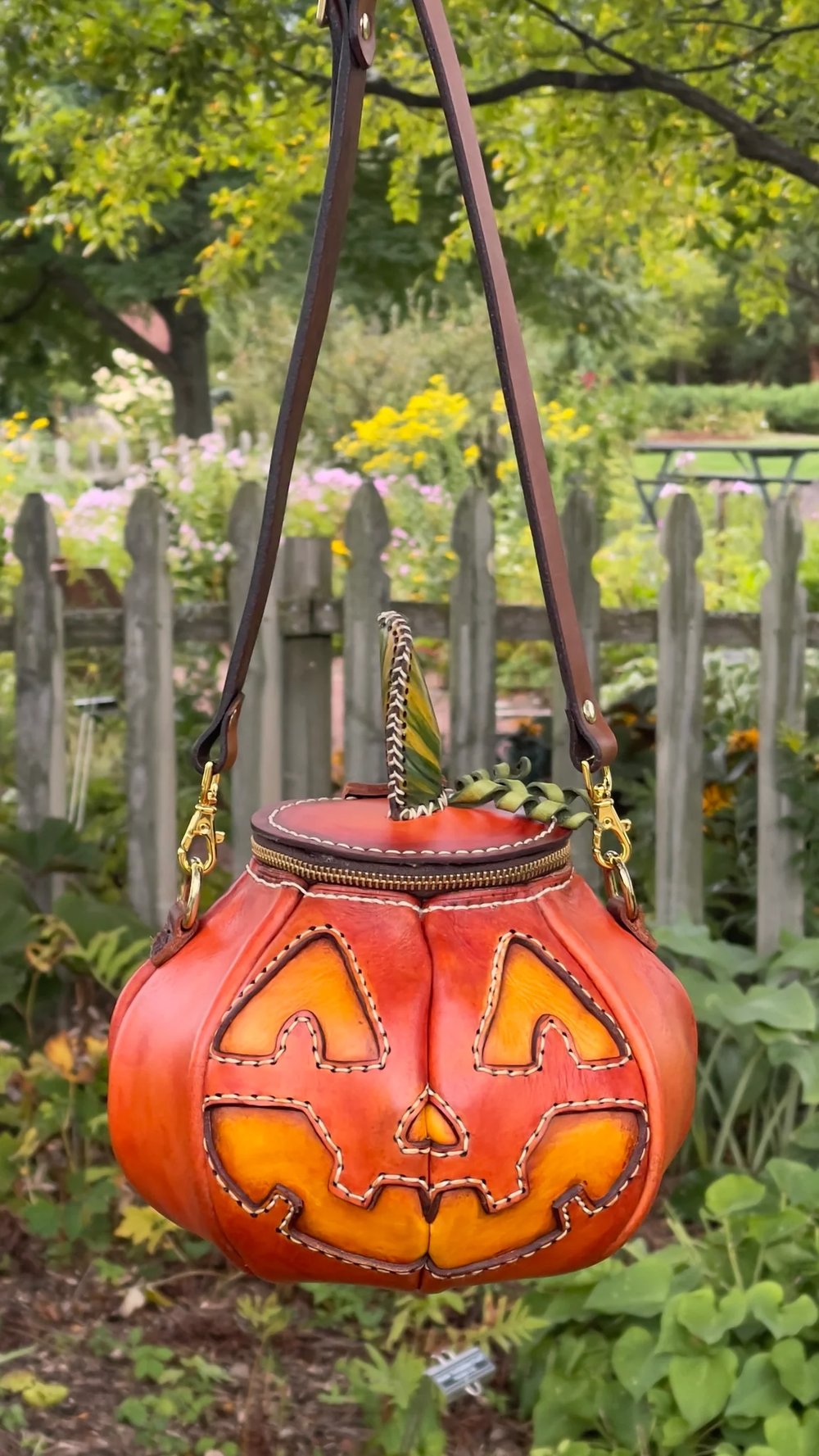 Ledertasche Handgefertigt | Zeitloses Design aus Leder Zorenza