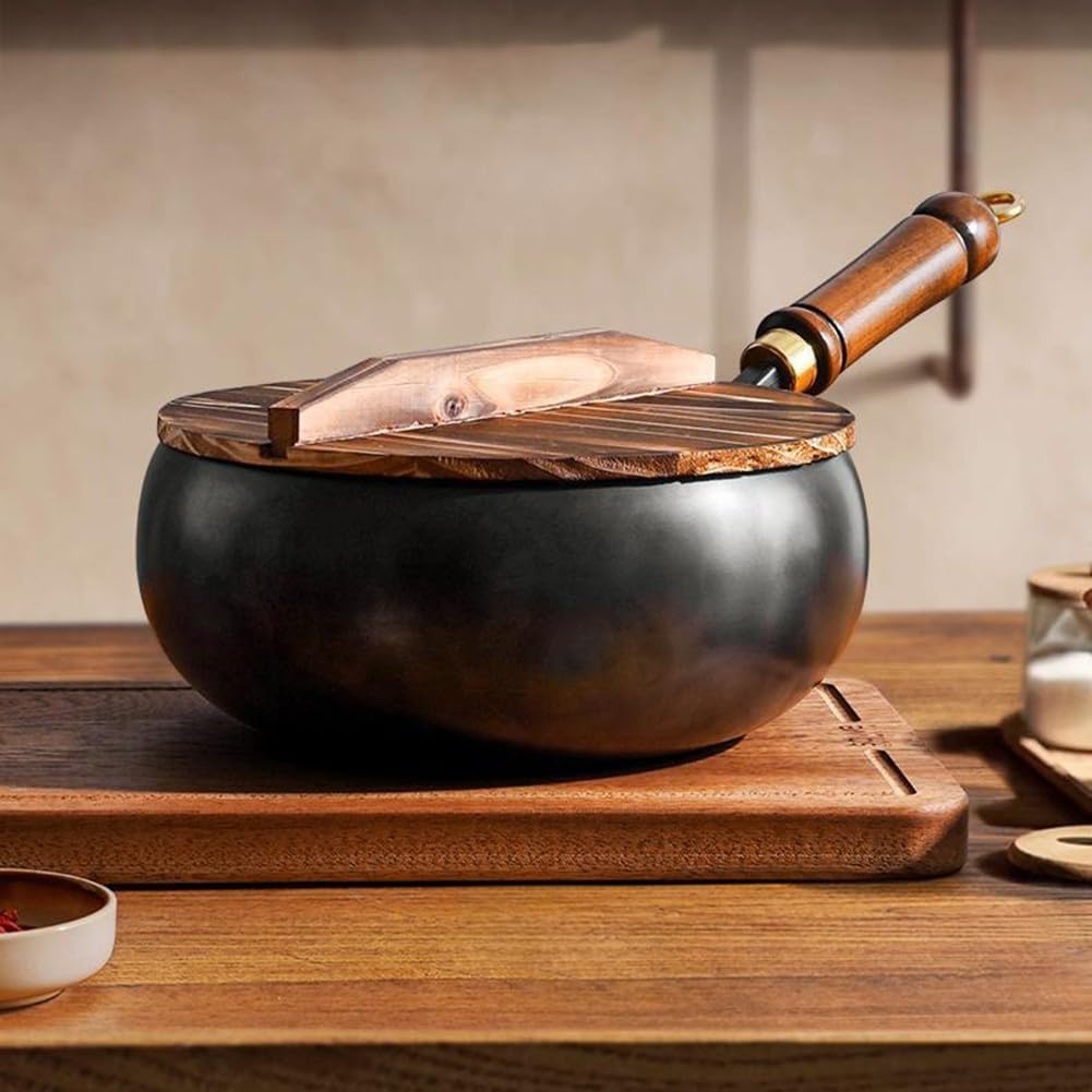 Japanischer Gusseisentopf mit Holzdeckel – Handwerkskunst für stilvolle Küchen