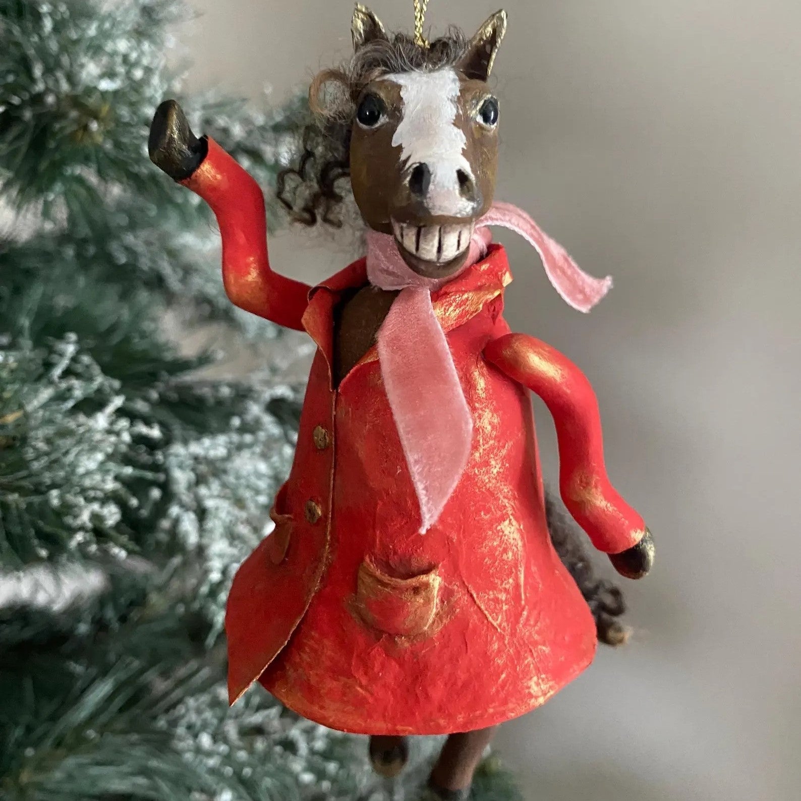 Handgefertigter Weihnachtsanhänger – Natürlicher Charme aus Papier Zorenza