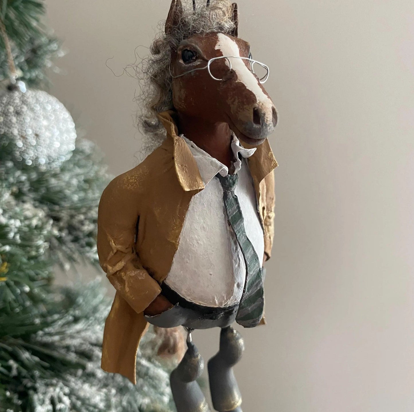 Handgefertigter Weihnachtsanhänger – Natürlicher Charme aus Papier Zorenza