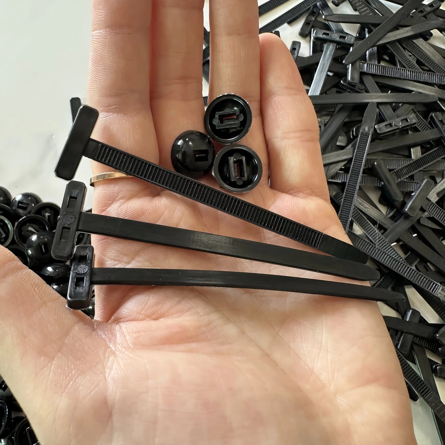Universelle Nylon-Kabelbinder-Schnalle – Werkzeugfreie, vibrationssichere Befestigun Mivoza Deutschland
