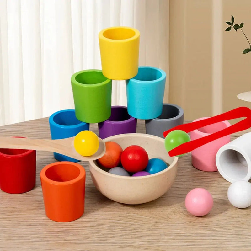 Montessori-Lernspielzeug mit Bechern und Bällen Zorenza