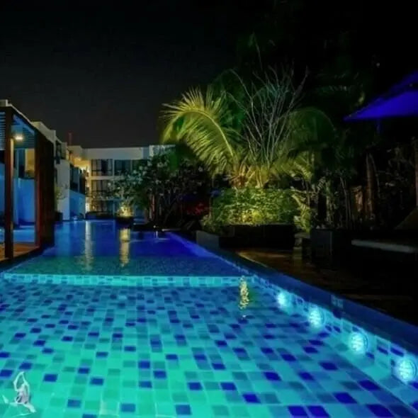2+2 GRATIS | Wasserdichte LED-Poolbeleuchtung mit RF-Fernbedienung - bunte Poolpartys Zorenza