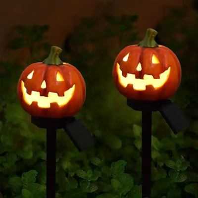 Solar Kürbislaterne — Outdoor Halloween Dekoration mit warmem Lichtschein Zorenza