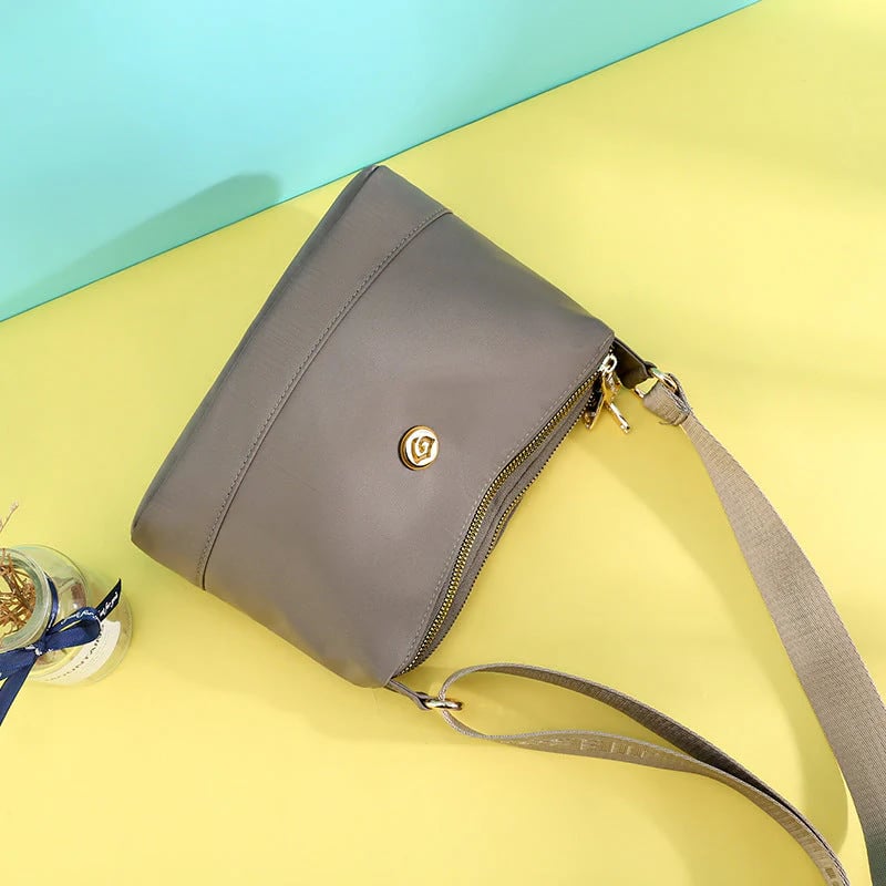 Schultertasche | Wasserabweisend & Sicher mit Viel Stauraum Zorenza