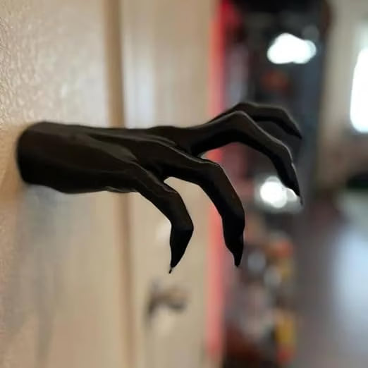 Dämonenklauen-Skulptur — unheimlicher Blickfang für dunkle Räume Zorenza