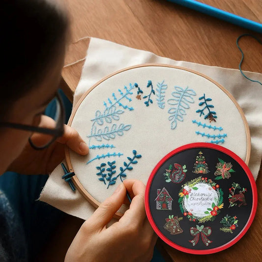 Enchanted Christmas Stickerei-Set – Festliche Motive kreativ gestalten