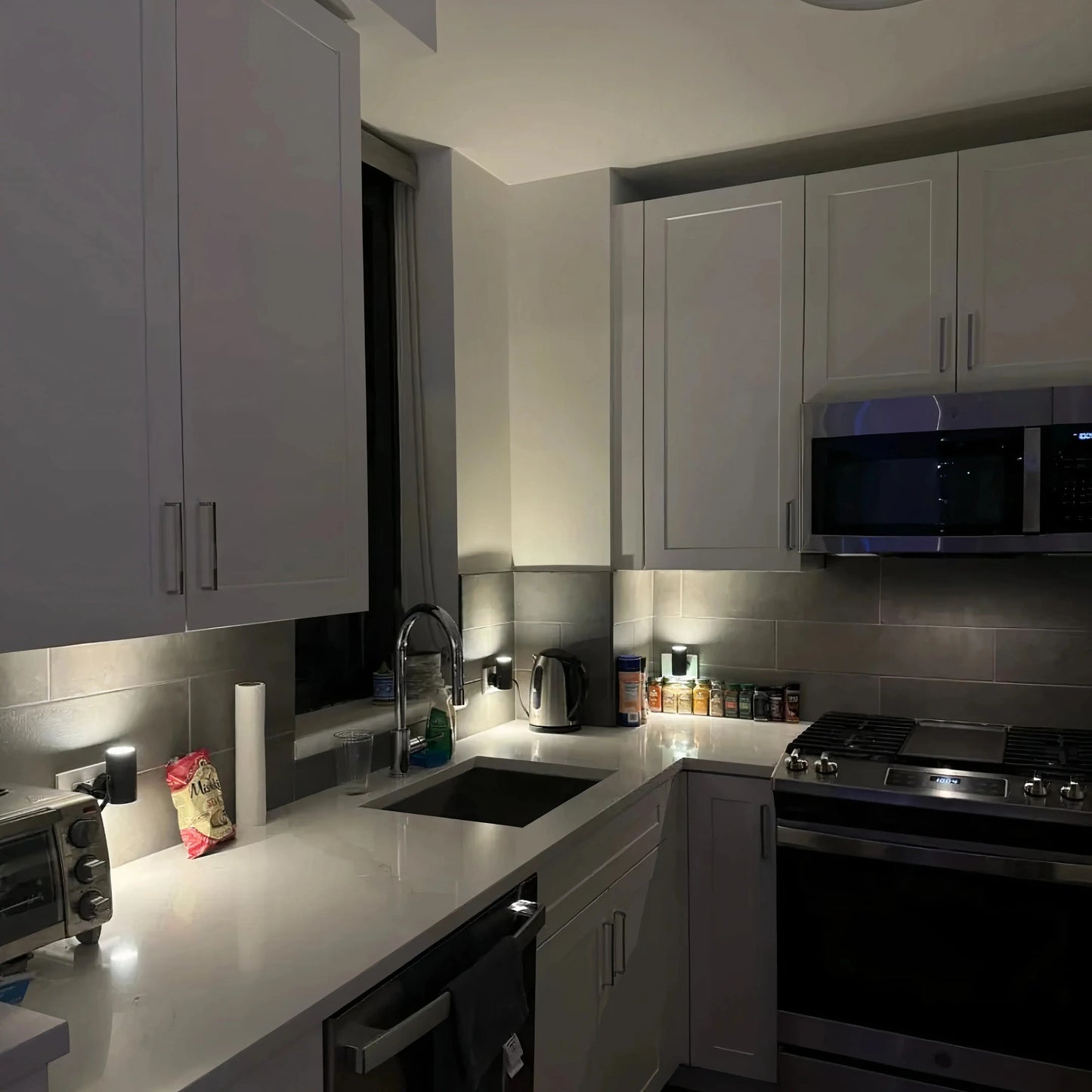 Dimmbares LED-Nachtlicht mit Steckdose – Automatisch & energiesparend Mivoza Deutschland