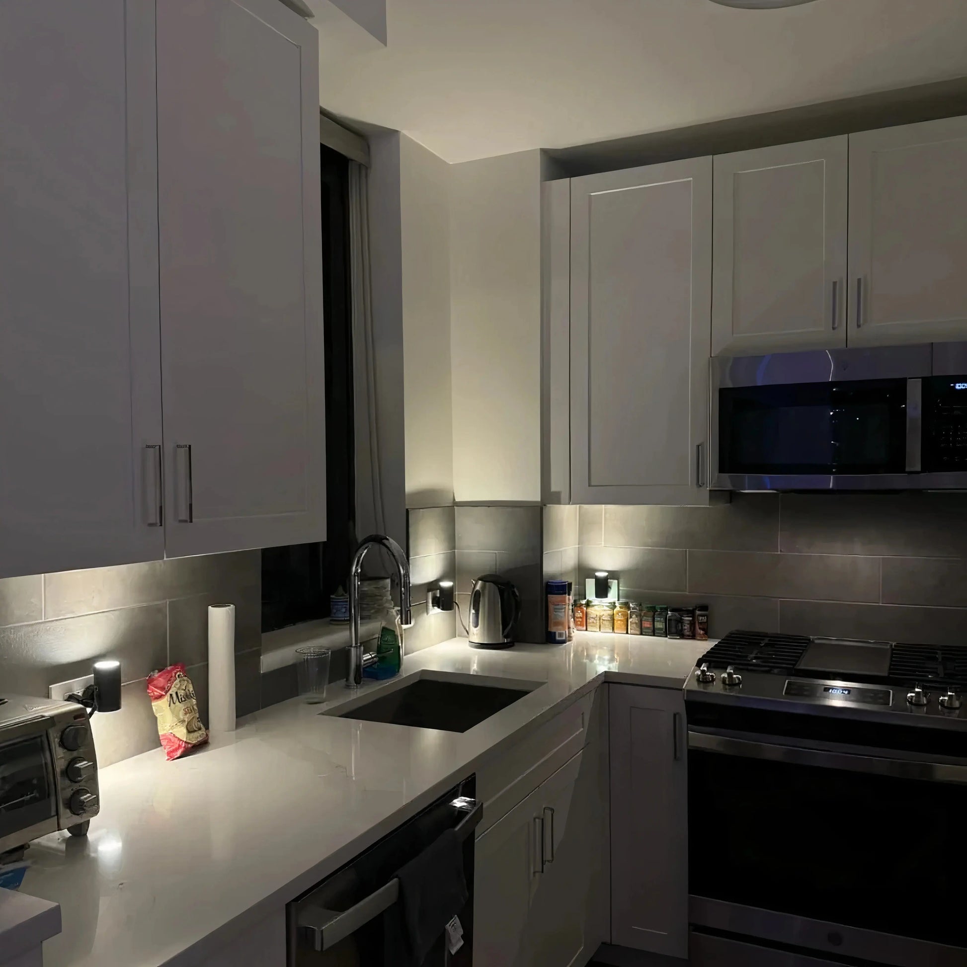 Dimmbares LED-Nachtlicht mit Steckdose – Automatisch & energiesparend Mivoza Deutschland