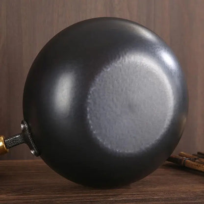 Japanischer Gusseisentopf mit Holzdeckel – Handwerkskunst für stilvolle Küchen Zorenza