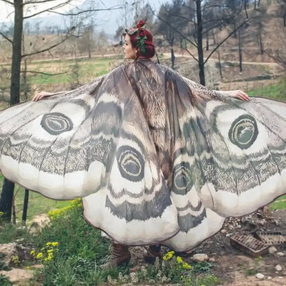 Mystischer Umhang „Grey Moth“ – Eleganter Zauber für Ihre Auftritte Zorenza