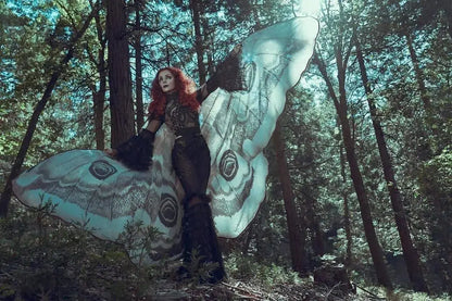 Mystischer Umhang „Grey Moth“ – Eleganter Zauber für Ihre Auftritte Zorenza