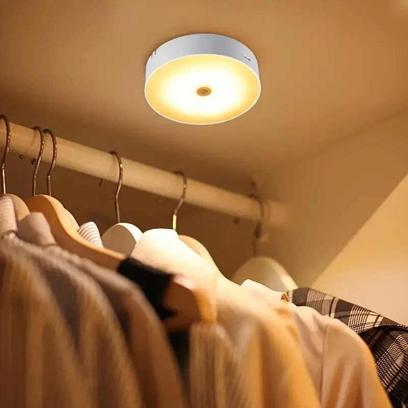 Nachtlicht | Automatisch & sanft, warmweiß oder kaltweiß Zorenza