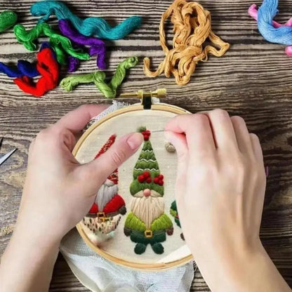 Weihnachtswichtel-Stickset – Einsteigerfreundliches DIY-Weihnachtsprojekt für Baumschmuck & Dekoration Zorenza