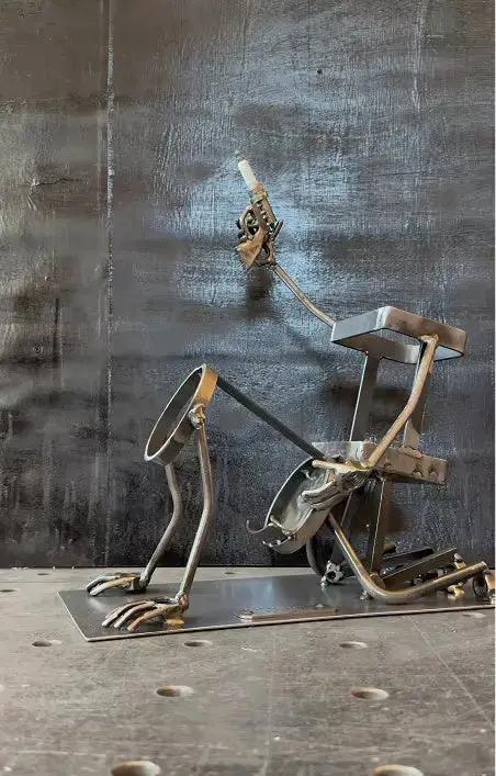 Whiskey-Flaschenhalter aus Stahl im Zündkerzenstil Zorenza