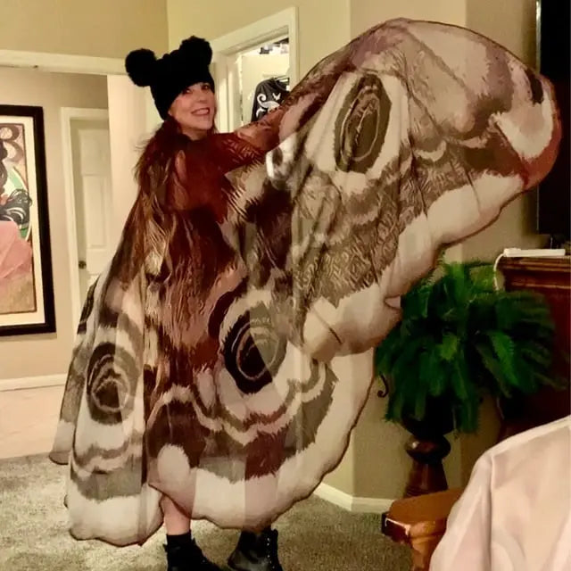 Mystischer Umhang „Grey Moth“ – Eleganter Zauber für Ihre Auftritte Zorenza