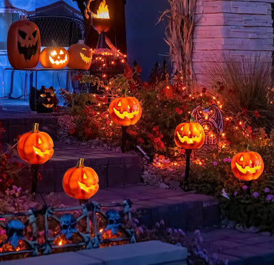 Solar Kürbislaterne — Outdoor Halloween Dekoration mit warmem Lichtschein Zorenza