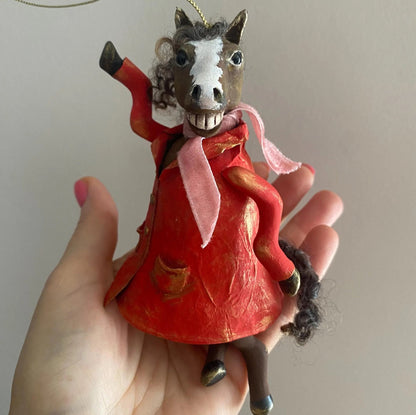 Handgefertigter Weihnachtsanhänger – Natürlicher Charme aus Papier Zorenza