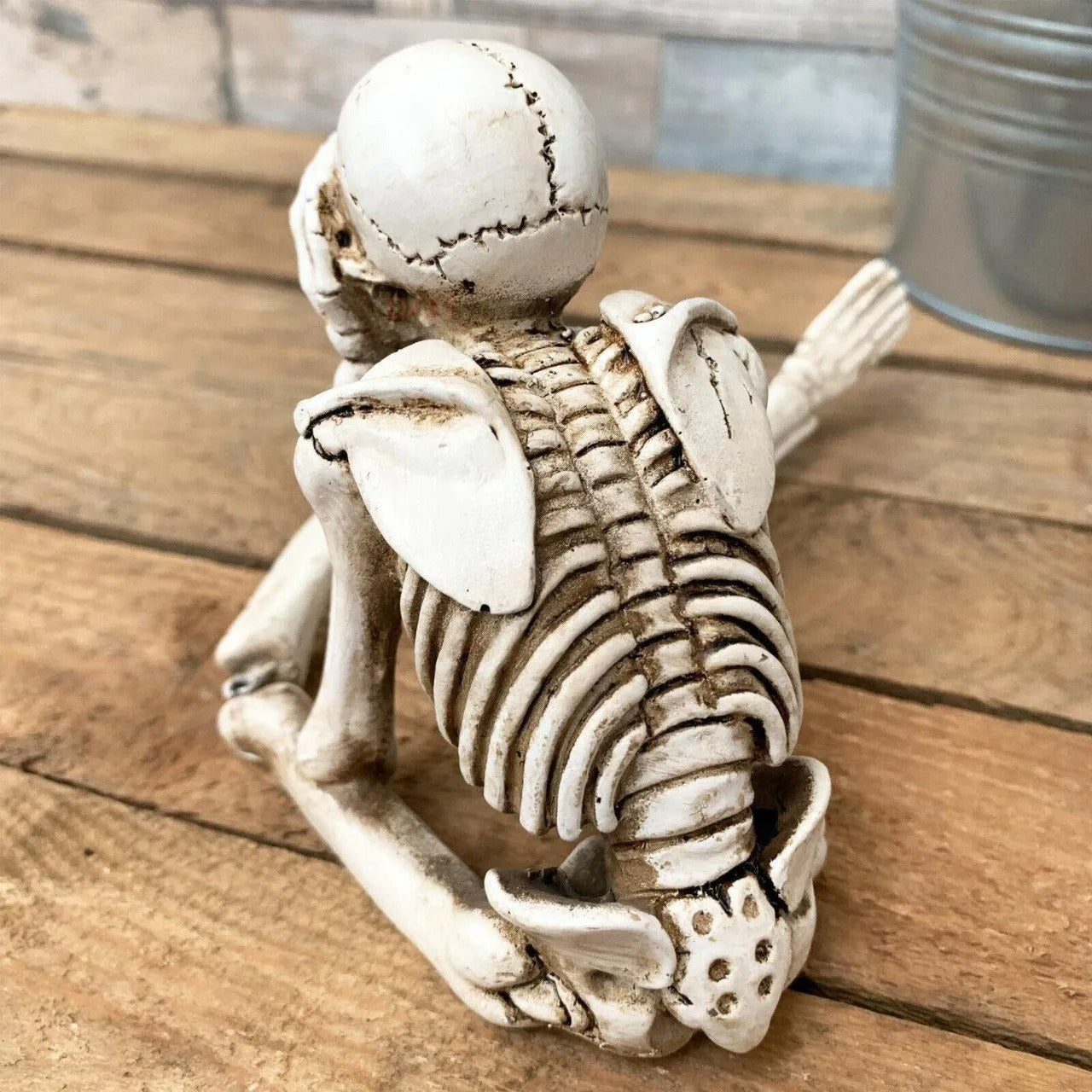 Drei weise Skelette — Kamin-Deko für Halloween Zorenza