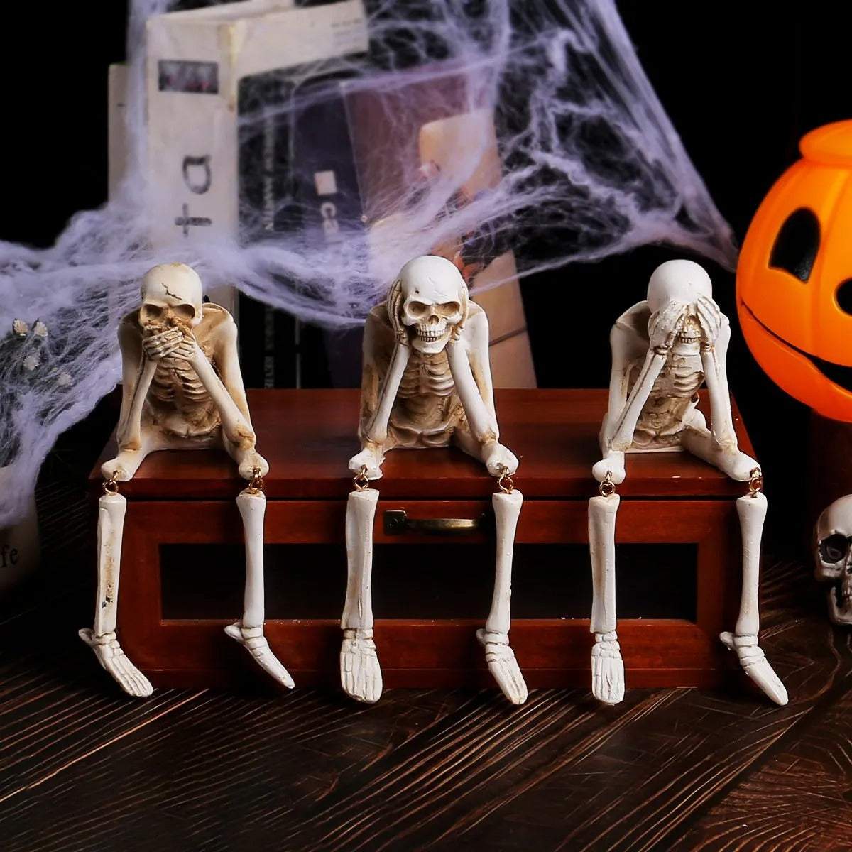 Drei weise Skelette — Kamin-Deko für Halloween Zorenza